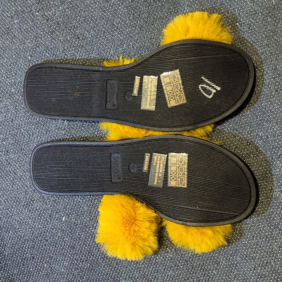 Black and Furry Yellow Sandals - Picture 3 of 3